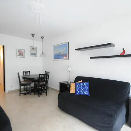 Black And White Apartman